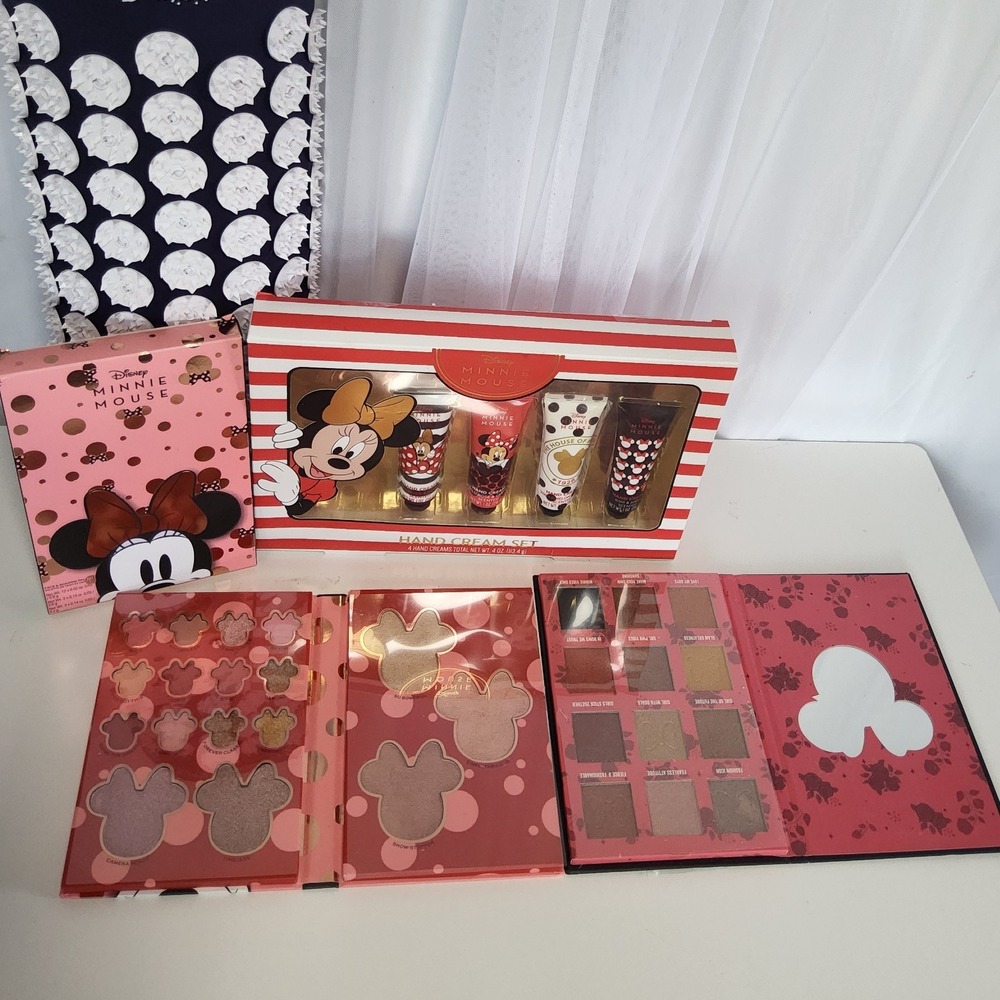 Disney Minnie Mouse Gift Set - Face‎ & Eye Shadow Palette + Hand Cream - New